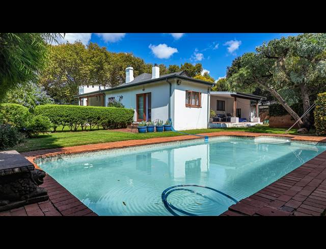 6 BEDROOM FREEHOLD FOR SALE IN PARKTOWN